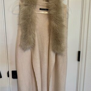 Dolce Cabo London Beige Vest with Faux Fur Collar